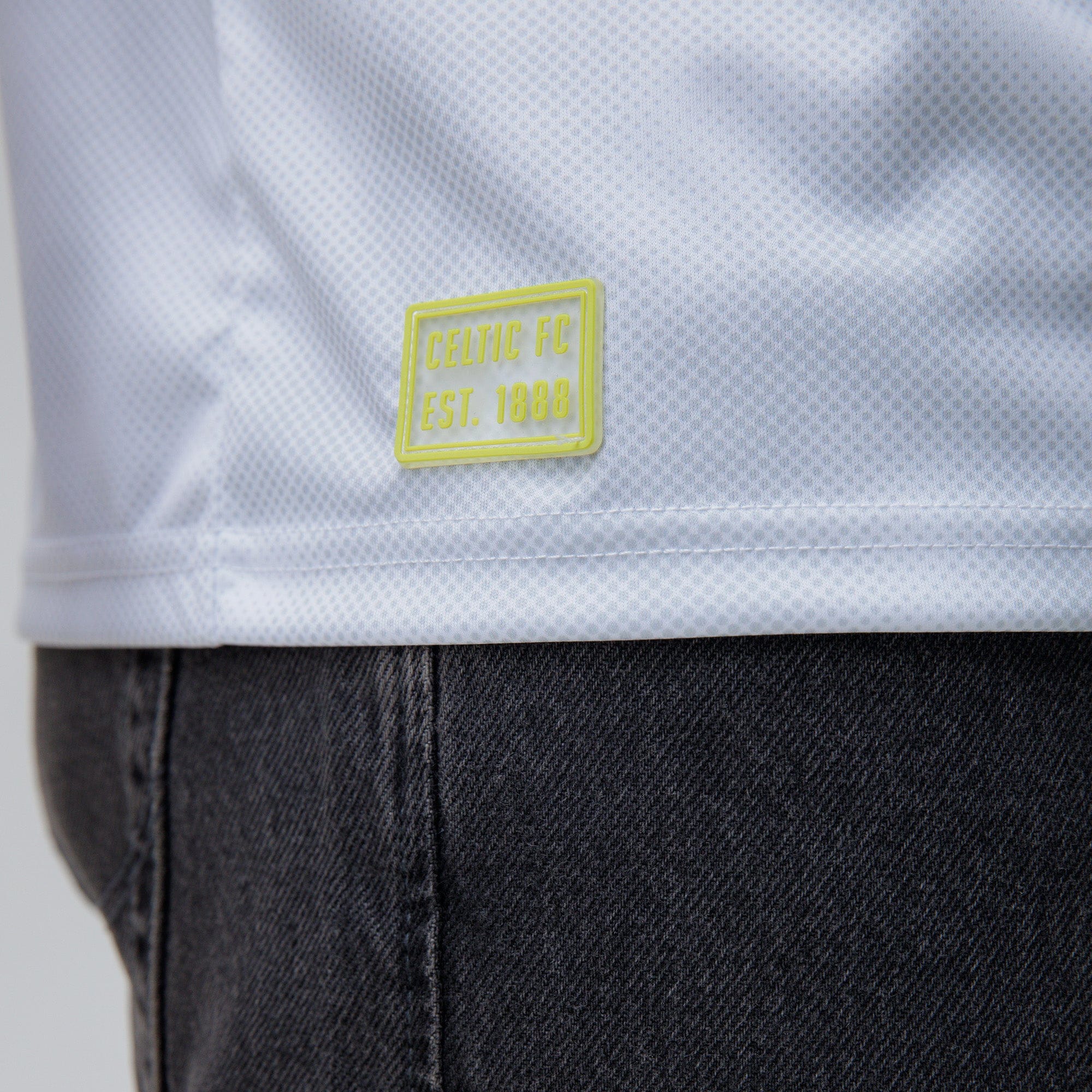 Celtic Crest Men's Dot Print White T-Shirt - Image 5